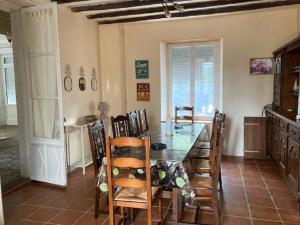 Grande maison de charme, 14 pers. 5 chambres, sauna, écrin de verdure, baby foot