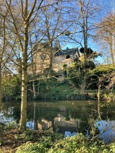 Villa Grande maison de charme, 14 pers. 5 chambres, sauna, écrin de verdure, baby foot 1 La Roche aux Moines 79150 Saint-Clémentin Deux-Sèvres