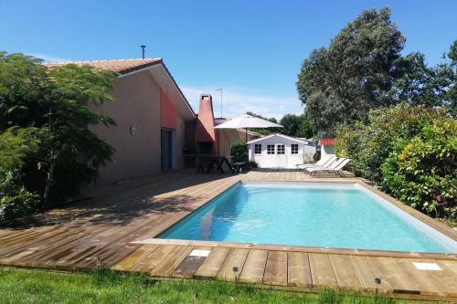 Grande maison familiale piscine et jardin
