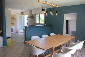 Grande maison familiale piscine et jardin