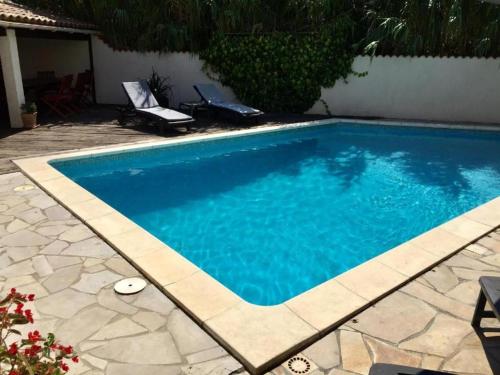 Grande maison spacieuse avec piscine privée sans vis-à-vis