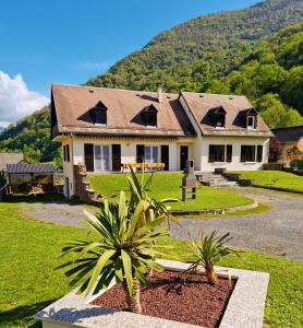 Villa Grande villa avec jardin privatif - Bagnères de Luchon 6 Rue du Ticoulet 31110 Juzet-de-Luchon Midi-Pyrénées