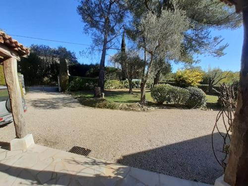 Grande villa avec piscine et jardin paysager \