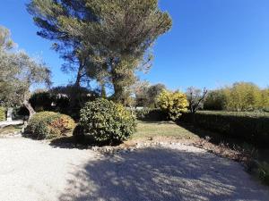 Grande villa avec piscine et jardin paysager \