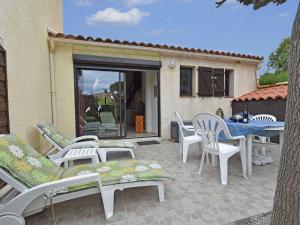 Villa Great holiday home near a pleasure marina the Mediterranean and the Pyrenees  66750 Latour-Bas-Elne Languedoc-Roussillon