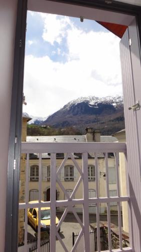 Great house in center of Luz St Sauveur