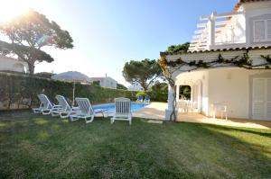 Great pool villa just a short stroll to the centre