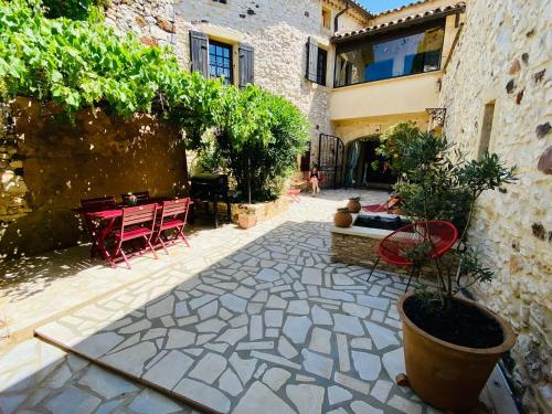 GROOMI - La Pouzilhacoise : Grande demeure avec patio !