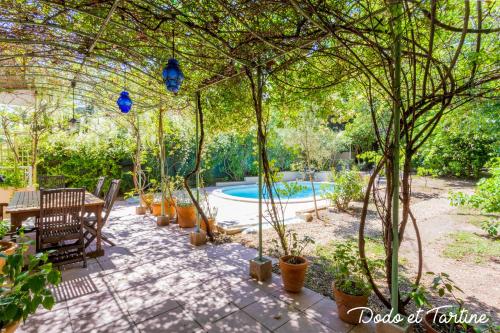 Handsome 5 bedroom house with pool - Dodo et Tartine