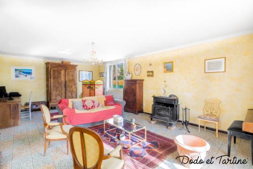 Handsome 5 bedroom house with pool - Dodo et Tartine