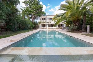 Haven of peace in Cap d'Antibes heated swimming pool close to the beaches