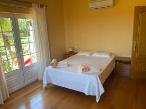 HEATED POOL , JACUZZI, WIFI ,GAMES ROOMS,9 BEDROOMS