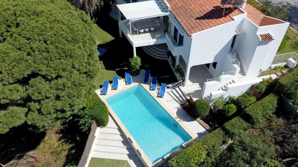 Villa Villa Hibiscus, great location in Vilamoura, lush green lawns and garden Rua de Varandas do Alto do Golf, 8125-406 Quarteira