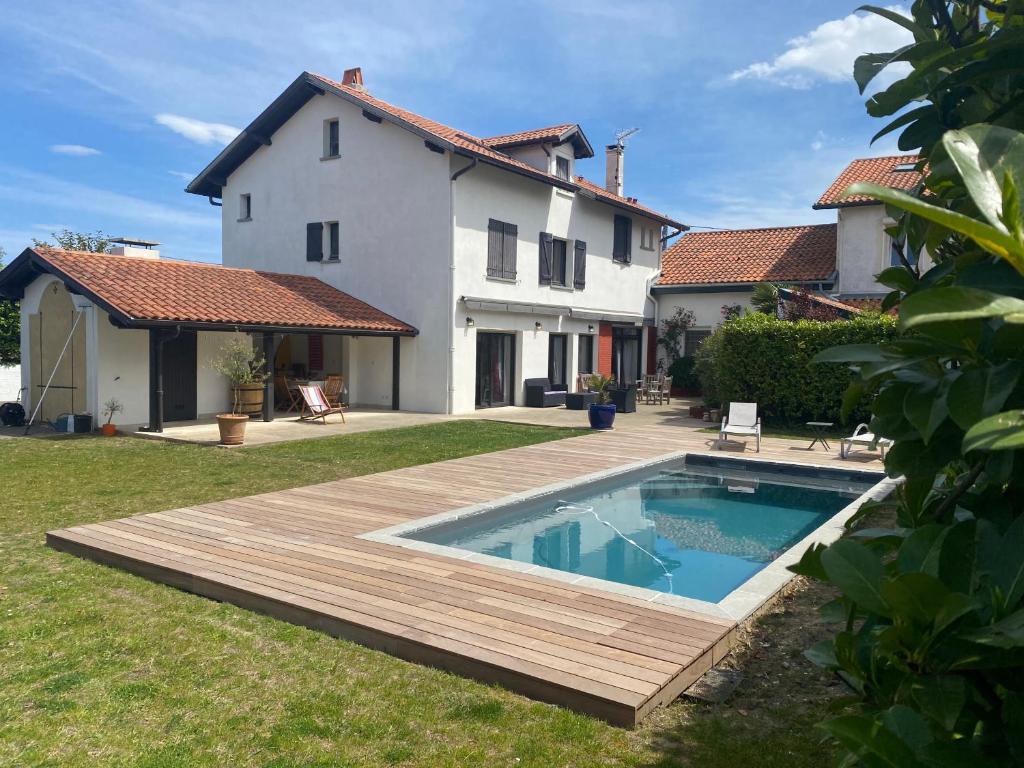 Villa Hiru Alabak - Maison à Biarritz, piscine, jardin, 8 personnes 30 bis Rue de Salon 64200 Biarritz