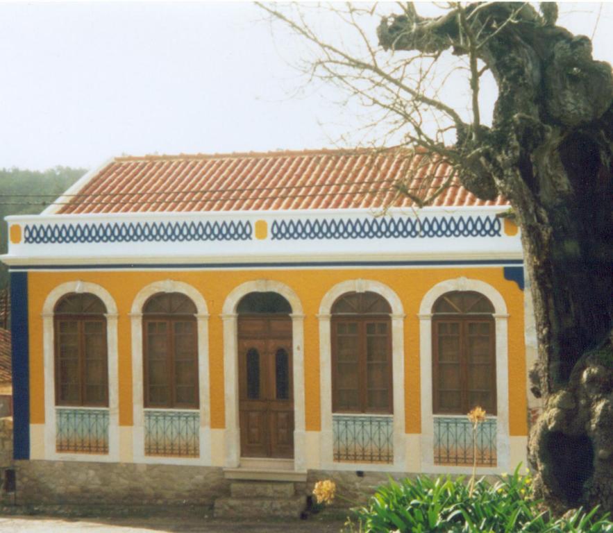 Villa Historical 3 - Bedroom Villa in Alcobaca Largo do freixo, 6, Alqueidao 2460-391 Alcobaça