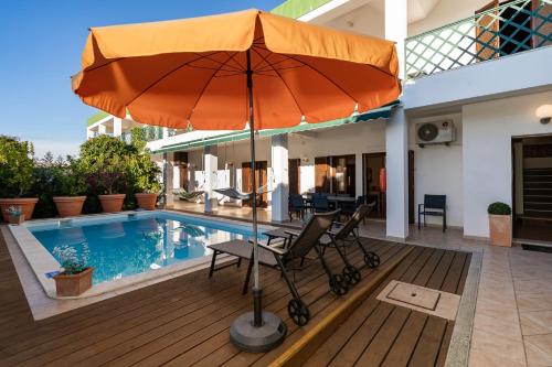 Holiday villa in elite residential area of Faro