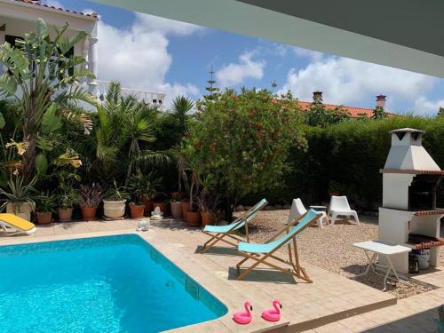Holiday villa with pool near the ocean