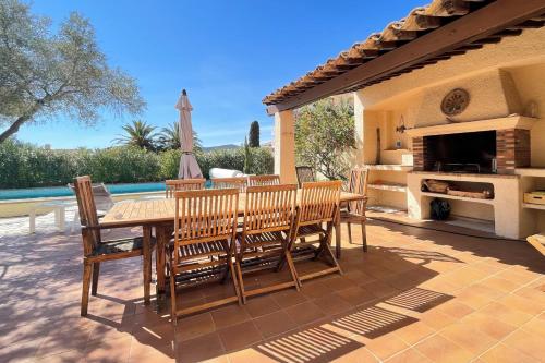 House in small co-ownership with private pool - 250m from the sea