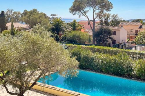 House in small co-ownership with private pool - 250m from the sea