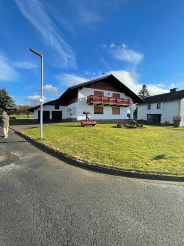 Idyllisches Ferienhaus “Werra Ausblick” am Meißner