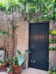 Immaculate 8-Bed Villa in Roujan with Pool