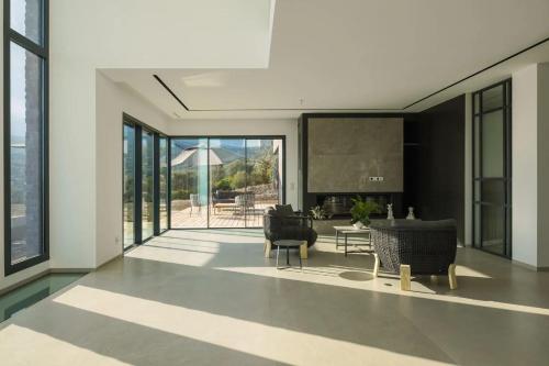 Impressive villa with barbecue and swimming pool