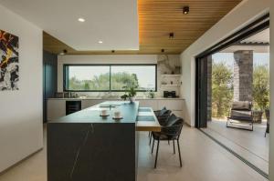 Impressive villa with barbecue and swimming pool