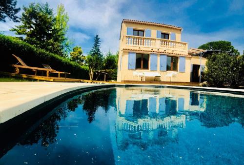 Villa in Provence with private pool LʼIsle-sur-la-Sorgue france