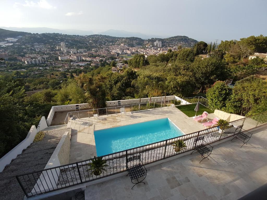 Villa Villa in Super Cannes Private Pool Panoramic Views 5 min by car to the Beach 8 Boulevard du Loup, 06220 Vallauris