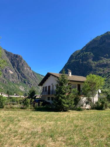 Villa individuelle au coeur du Parc des Ecrins Entraigues france