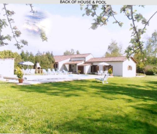 Inviting 6-Bed Farmhouse