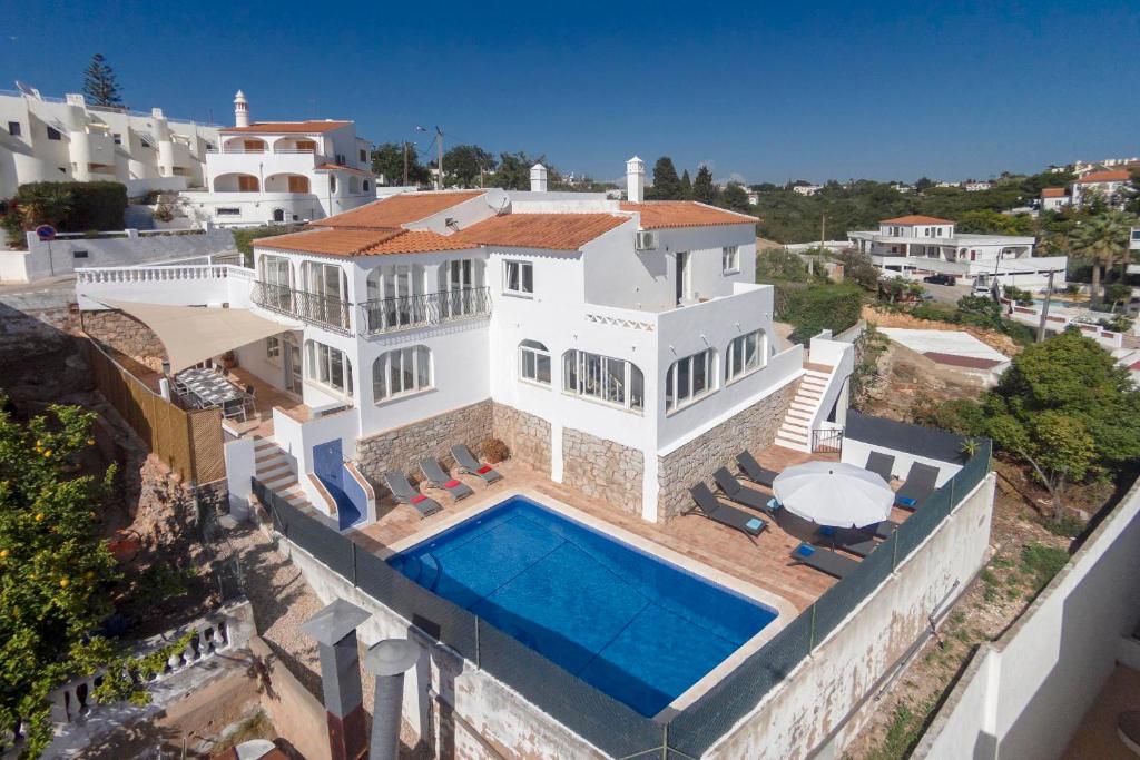 Villa Villa James Heart of Village Ocean Views Pool 20 Rua do Povo do Burro, 8400-502 Carvoeiro