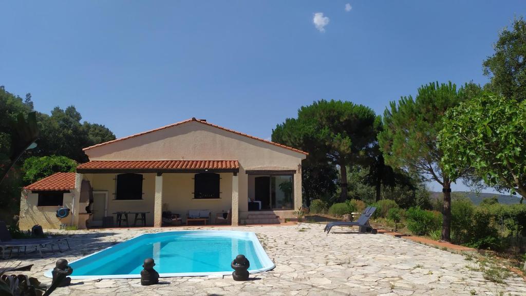 Villa Joli Mas avec piscine et vue Camp del Fourn 66300 Caixas