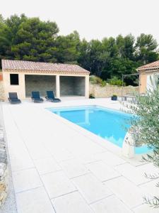 Jolie maison de 110 m 2, pour 6 personnes, au calme, avec piscine