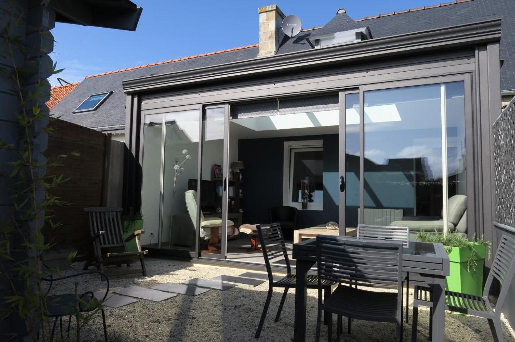 Jolie Maison Rénovée Exposée Sud avec Cour Fermée - ref 54 25 route de Lannion, 22730 Trégastel