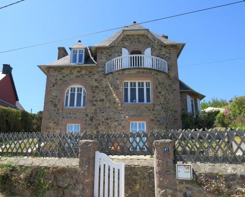Jolie maison VUE MER en granit rose dans un quartier calme de PERROS-GUIREC - Ref 929