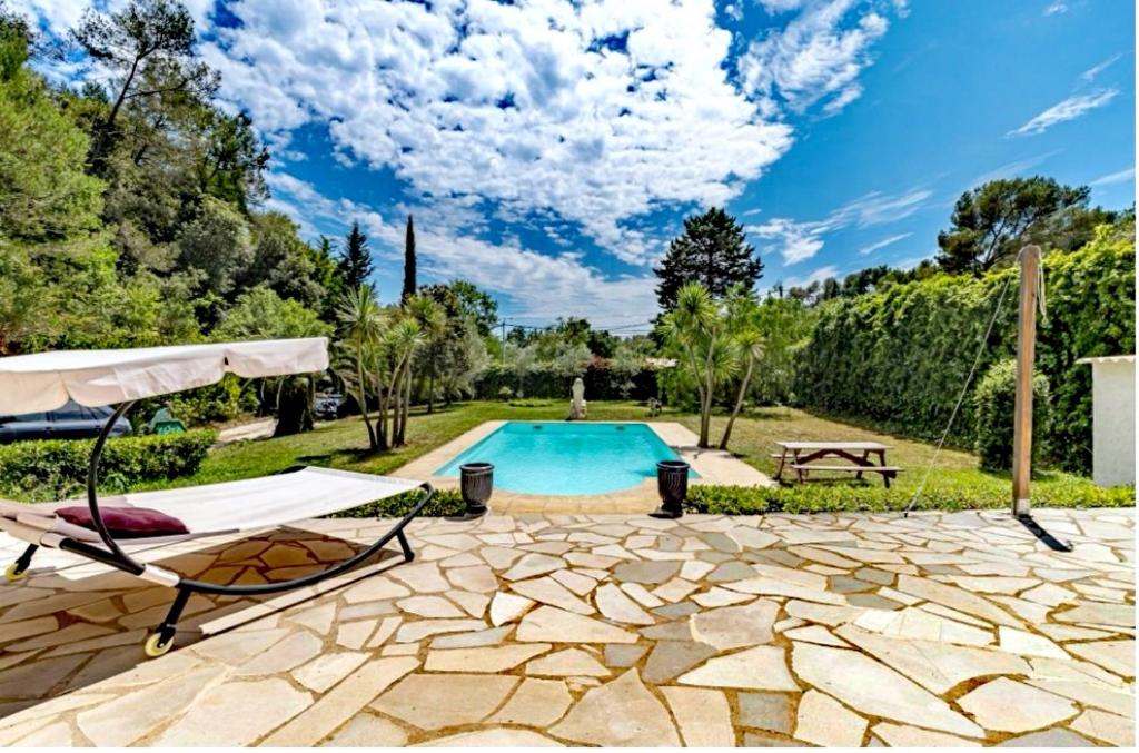 Villa Jolie Villa belle piscine, barbecue, ping pong,... 1086 Route de Grasse 06330 Roquefort-les-Pins