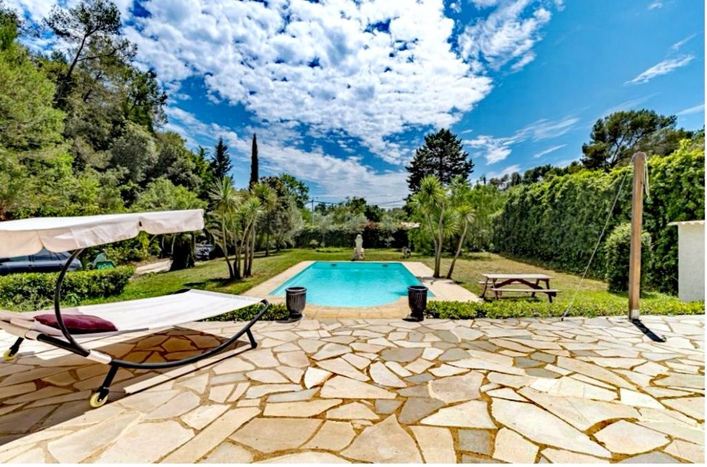 Jolie Villa belle piscine, barbecue, ping pong,... 1086 Route de Grasse, 06330 Roquefort-les-Pins