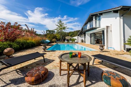 KALITXOPEA KEYWEEK Villa with pool and gardenclose to Ciboure beach