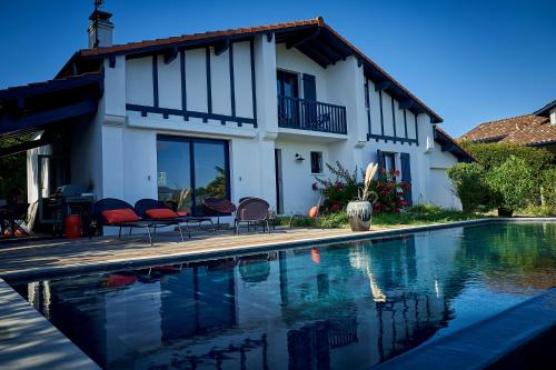 Villa Villa Kokoloa : piscine chauffée et vue montagnes 36 Avenue Haize Hegoa Ciboure