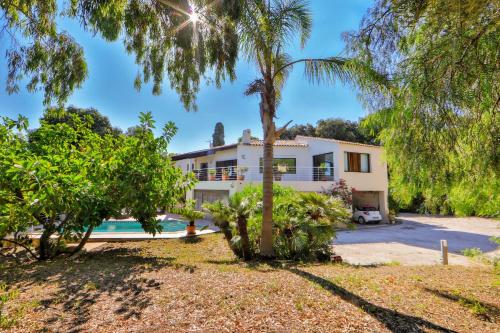 Villa Villa l'Arbanaise vue mer/piscine presqu'Ile Giens 26 Chemin de l Agriotier Hyères