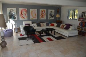 l'étincelle 14 pers, piscine privée chauffée, jacuzzi, sauna, calme