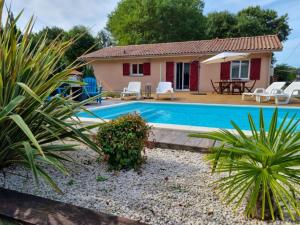 Villa La Cabane au Carbet Piscine chauffée au calme dans la nature 960 Route de la Guirosse 40200 Sainte-Eulalie-en-Born Aquitaine