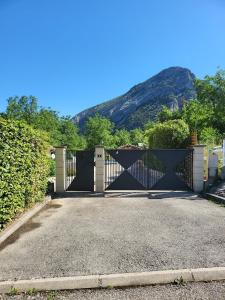 La maison dans les noyers