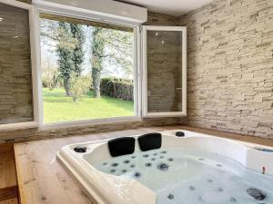 Villa La Maison Du Val : Jacuzzi - Billard - Jardin - Standing - Wifi- Parking 13 Rue René Descartes 56460 La Chapelle-Caro Bretagne