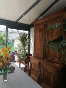 La maison ouverte avec cheminée extérieure et SPA