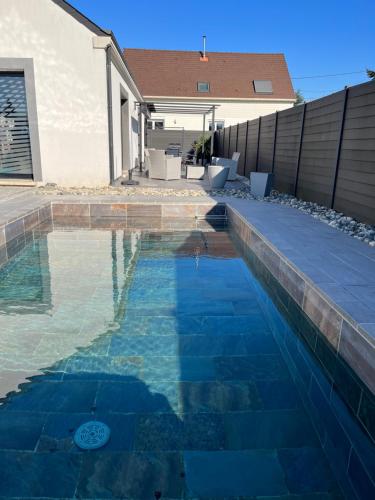 La Maladrerie: Maison Moderne avec Piscine