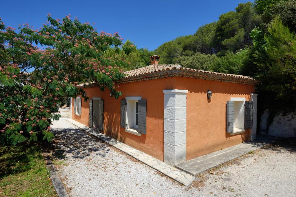 La Petite Maison - Mas des Sous Bois Le Mas des Sous-Bois, 67 Chemin saint Hilaire, 13122 Ventabren