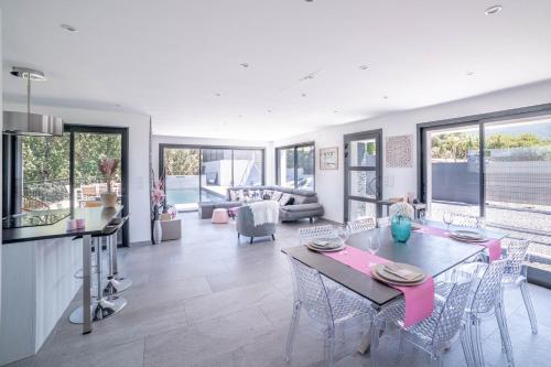 Villa Villa La Résilience - Piscine - Parking - Wifi 328 Avenue de l'Espeoutier Les Adrets de Frejus