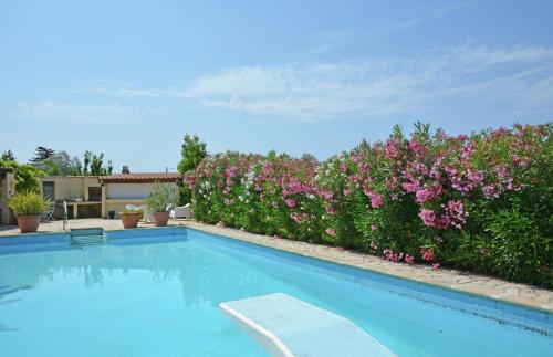 La Scribote Sea and pool